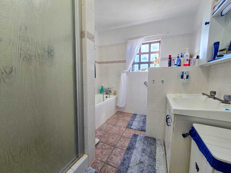 5 Bedroom Property for Sale in Stilbaai Wes Western Cape